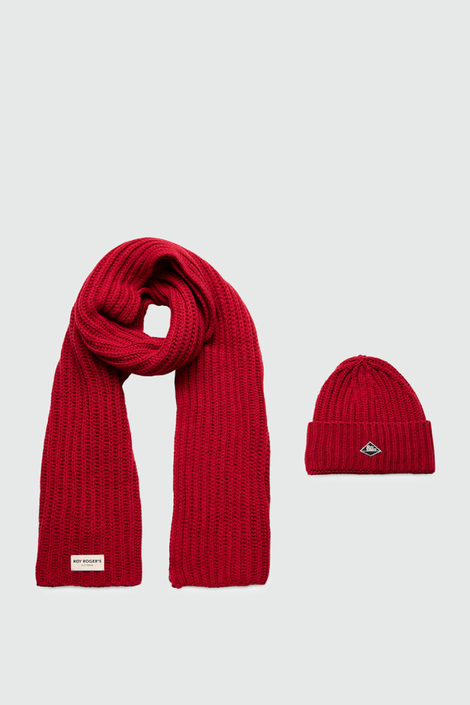 GIFT SET WITH BEANIE AND SCARF