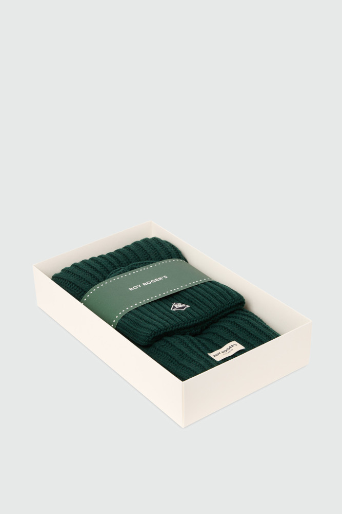 GIFT SET WITH BEANIE AND SCARF