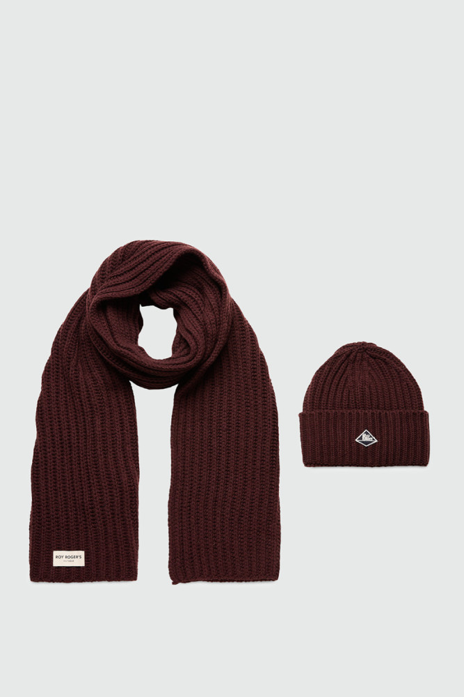 GIFT SET WITH BEANIE AND SCARF