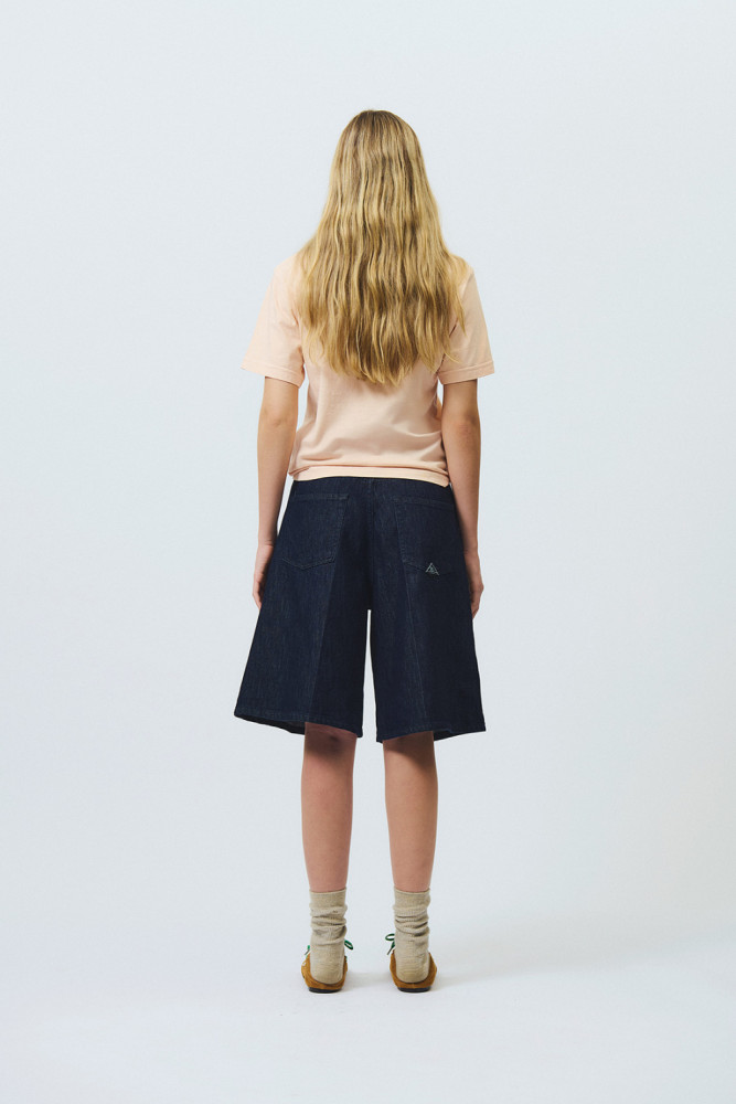 BILLY BERMUDA SHORTS IN LIGHT RINSE DENIM