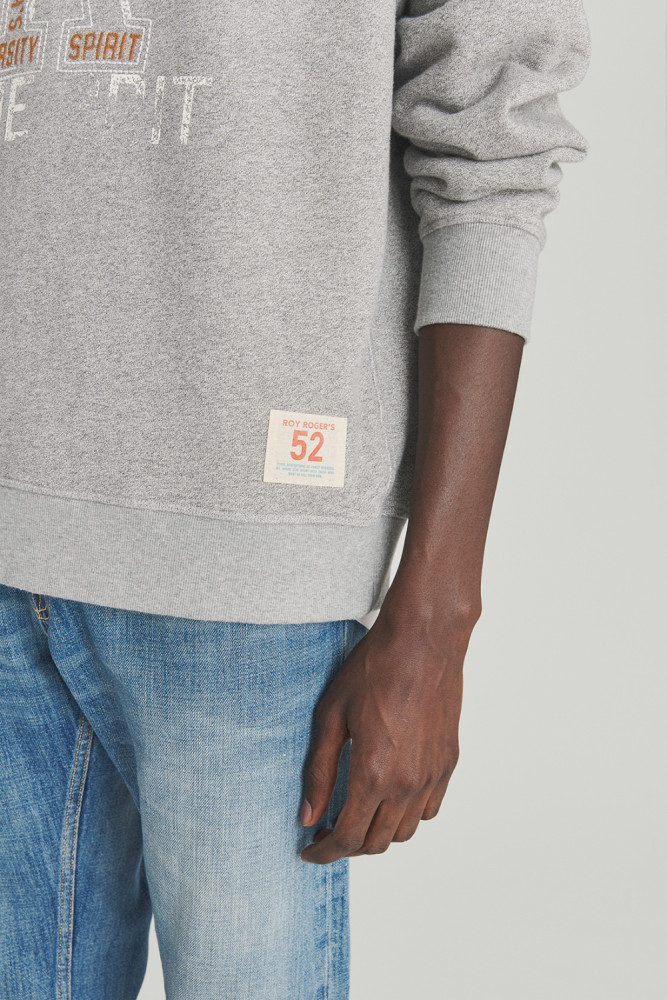 CREWNECK SWEATSHIRT WITH TRUE GRIT PRINT