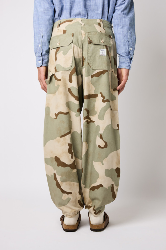 PANTALONE PIONEER CON MOTIVO CAMOUFLAGE