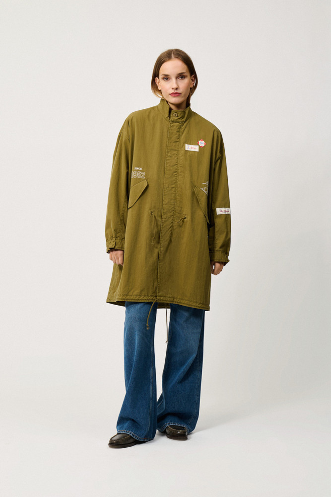 PARKA OVER CON PATCH E RICAMI