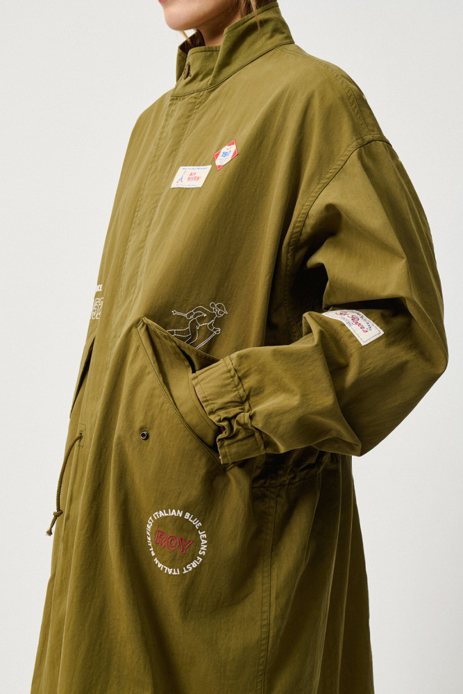 PARKA OVER CON PATCH E RICAMI