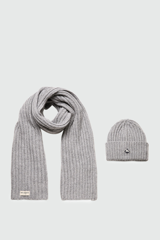 GIFT SET WITH BEANIE AND SCARF