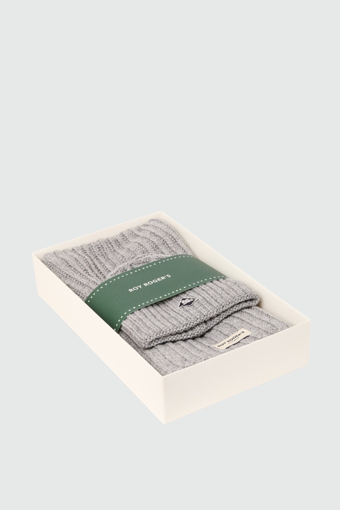 GIFT SET WITH BEANIE AND SCARF