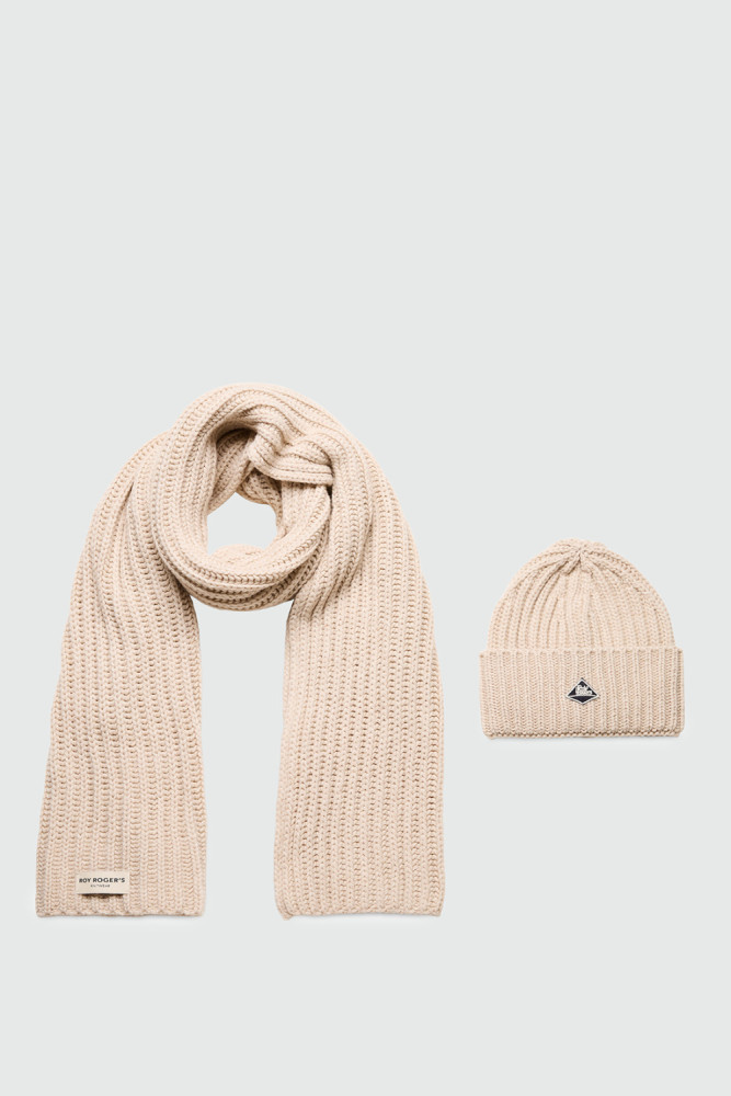 GIFT SET WITH BEANIE AND SCARF