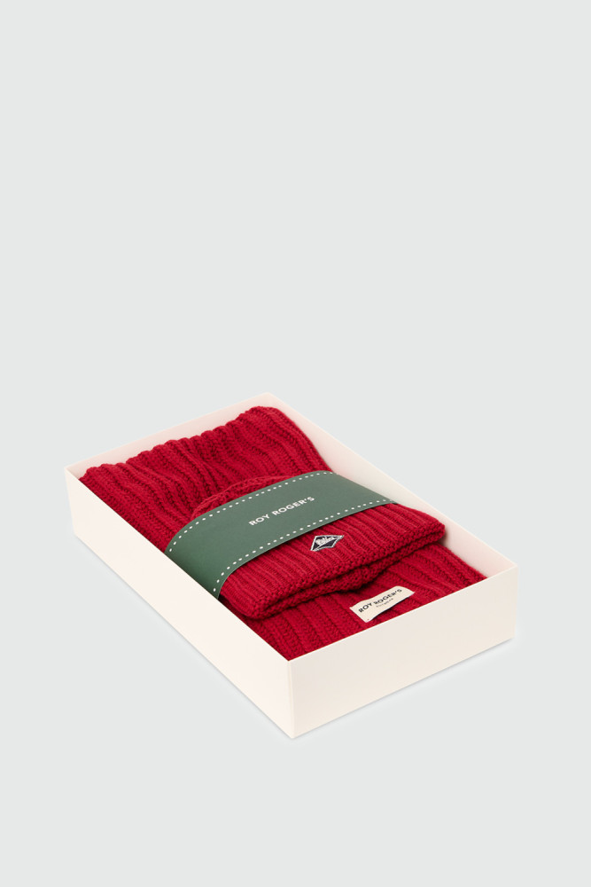 GIFT SET WITH BEANIE AND SCARF