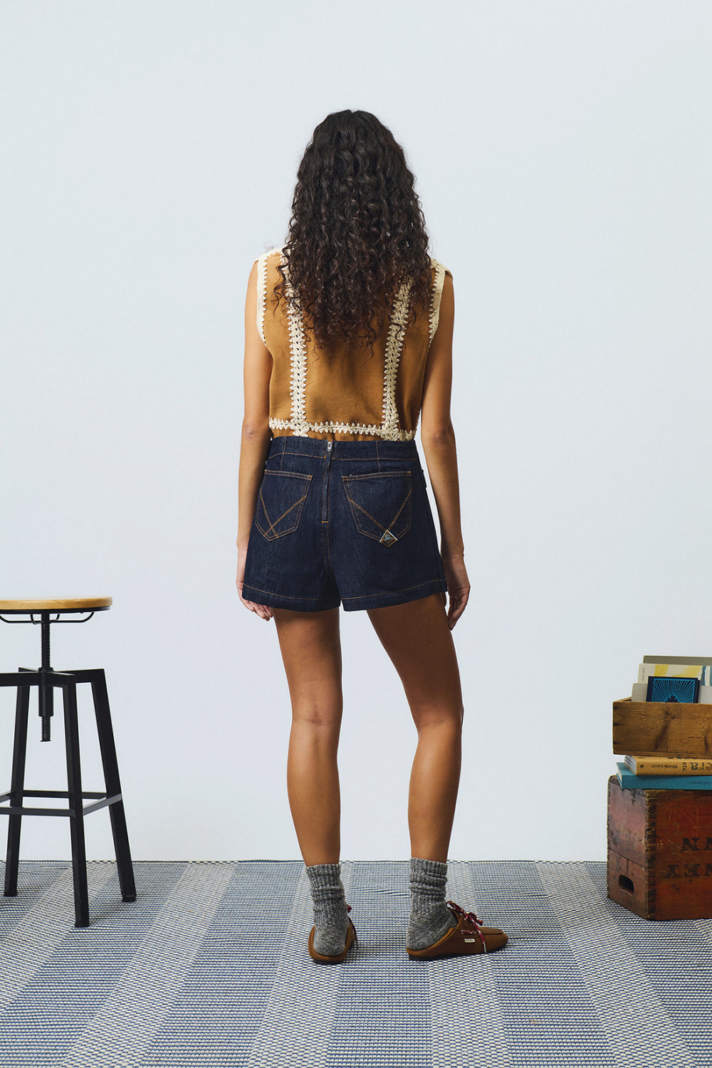 ROY ROGERS: SKORT WRAP IN DENIM LIGHT RINSE